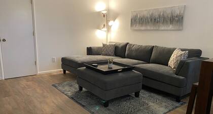 Most Comfortable Beds! 2 BR Apt in Midtown