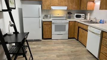 Fridge, cookware/dishes/utensils