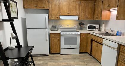 Most Comfortable Beds! 2 BR Apt in Midtown
