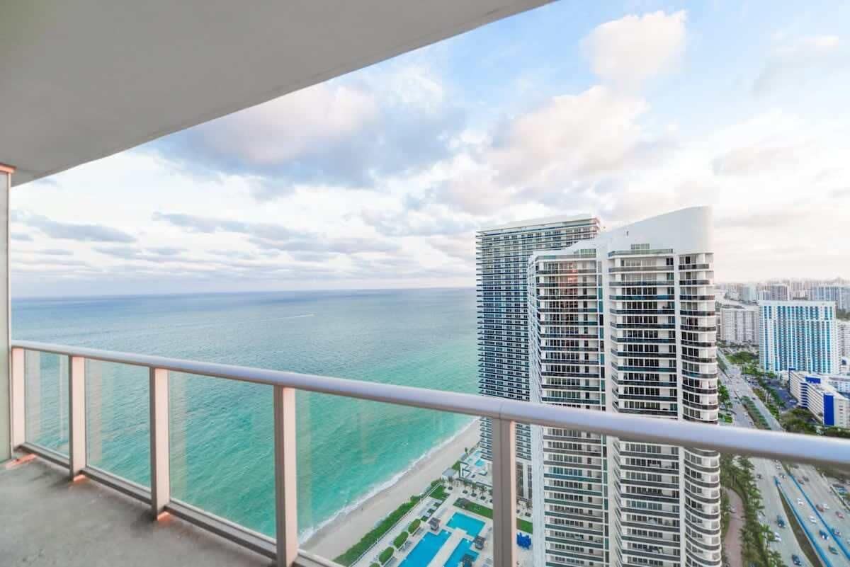 Deluxe Condo, 1 Bedroom, Ocean View | In-room safe, iron/ironing board