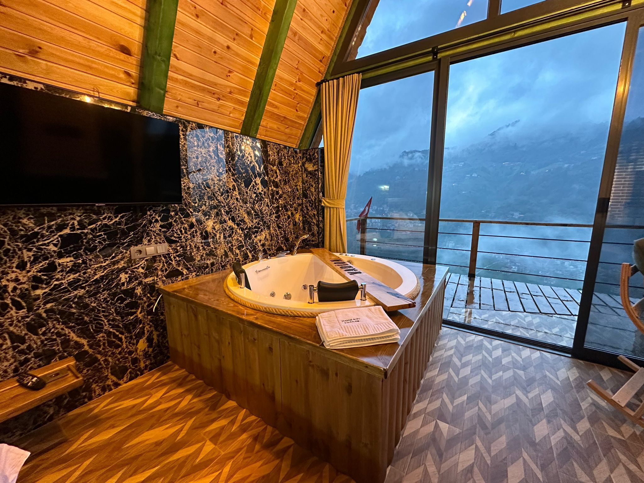 Vadion Suit Bungalov