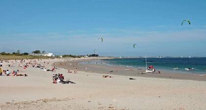 Pretty Breton stone house, 5 to 600 meters from the sea. Equivalent to 3 stars.
