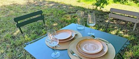 Outdoor dining