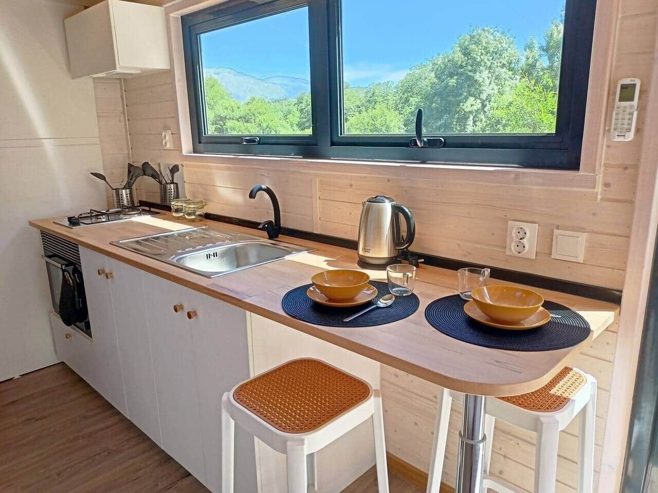 Kylskåp, mikrovågsugn, ugn och spishäll