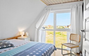 4 bedrooms, travel cot, free WiFi