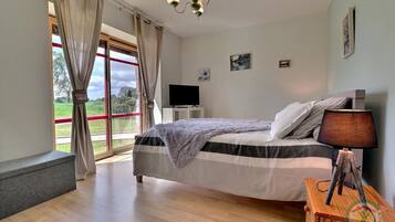 2 bedrooms, iron/ironing board, free WiFi
