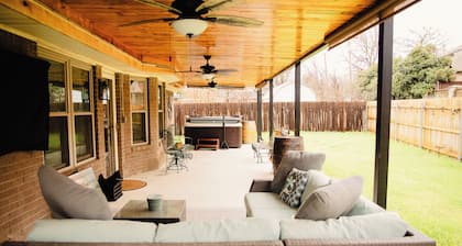 Cottage with hot tub!
