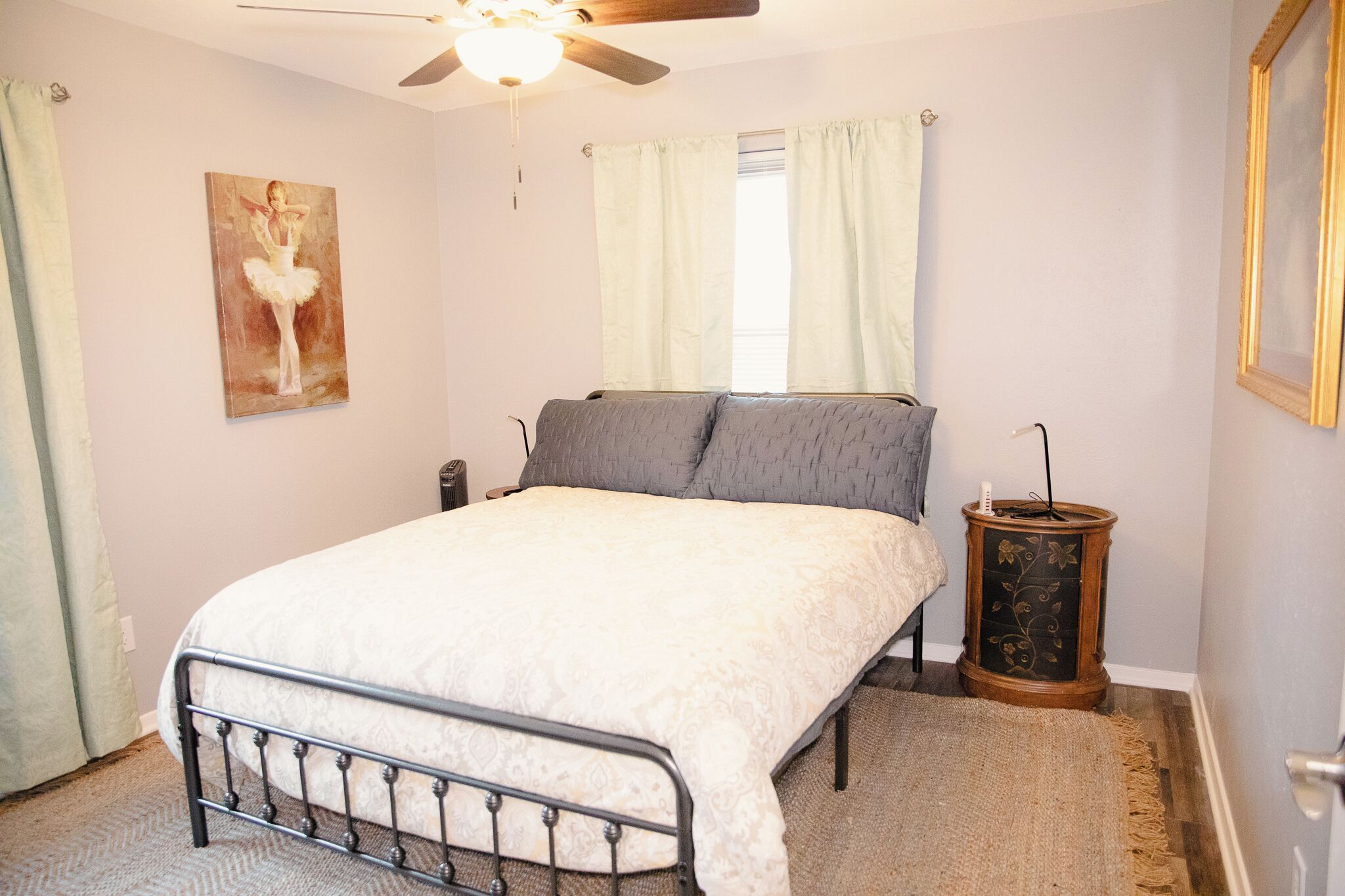 3 makuuhuonetta, silitysrauta/-lauta, ilmainen Wi-Fi, vuodevaatteet