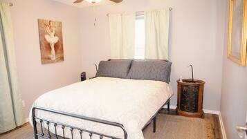 3 bedrooms, iron/ironing board, free WiFi, bed sheets