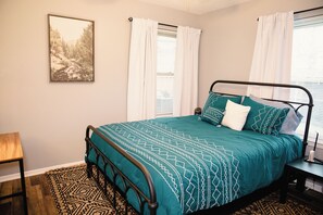 3 bedrooms, iron/ironing board, free WiFi, bed sheets