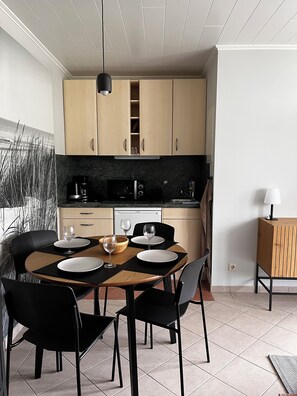 Dining - Moderner Tiny-bungalow am See in der Oberlausitz zum Radfahren, Wandern, Angeln (Quitzdorf am See)