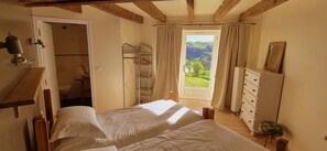 3 chambres, chambres insonorisées, fer et planche à repasser