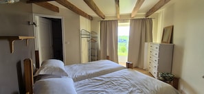 3 chambres, système d’insonorisation, fer et planche à repasser