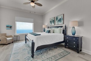 3 slaapkamers, een strijkplank/strijkijzer, gratis wifi, beddengoed