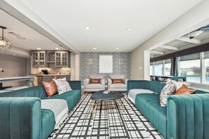 Smart-TV, peis, fotballspill og bøker