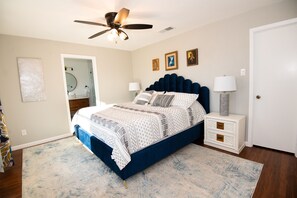 3 bedrooms, desk, iron/ironing board, travel crib