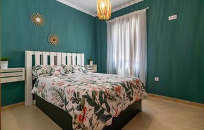 3 bedrooms, travel crib, free WiFi, bed sheets