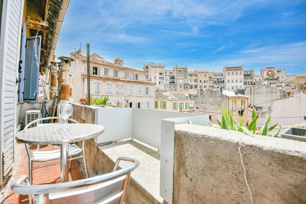 Outdoor dining - Appart cosy à 5 min de la plage des Catalans (Marseille)