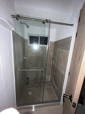 Dusche, Handtücher, Seife, Toilettenpapier