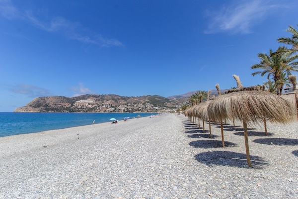 Nær stranden og fisking