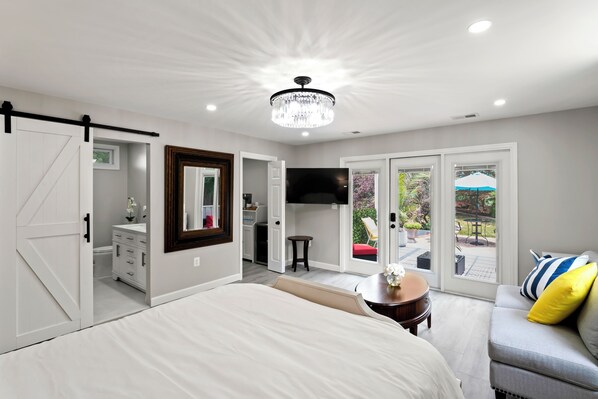 1 bedroom, iron/ironing board, WiFi, bed sheets - Cozy Private studio. Pet-Friendly. Conveniently located. Access 395, 495 and I95 (West Springfield)