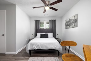 5 habitaciones, tabla de planchar con plancha, wifi y ropa de cama