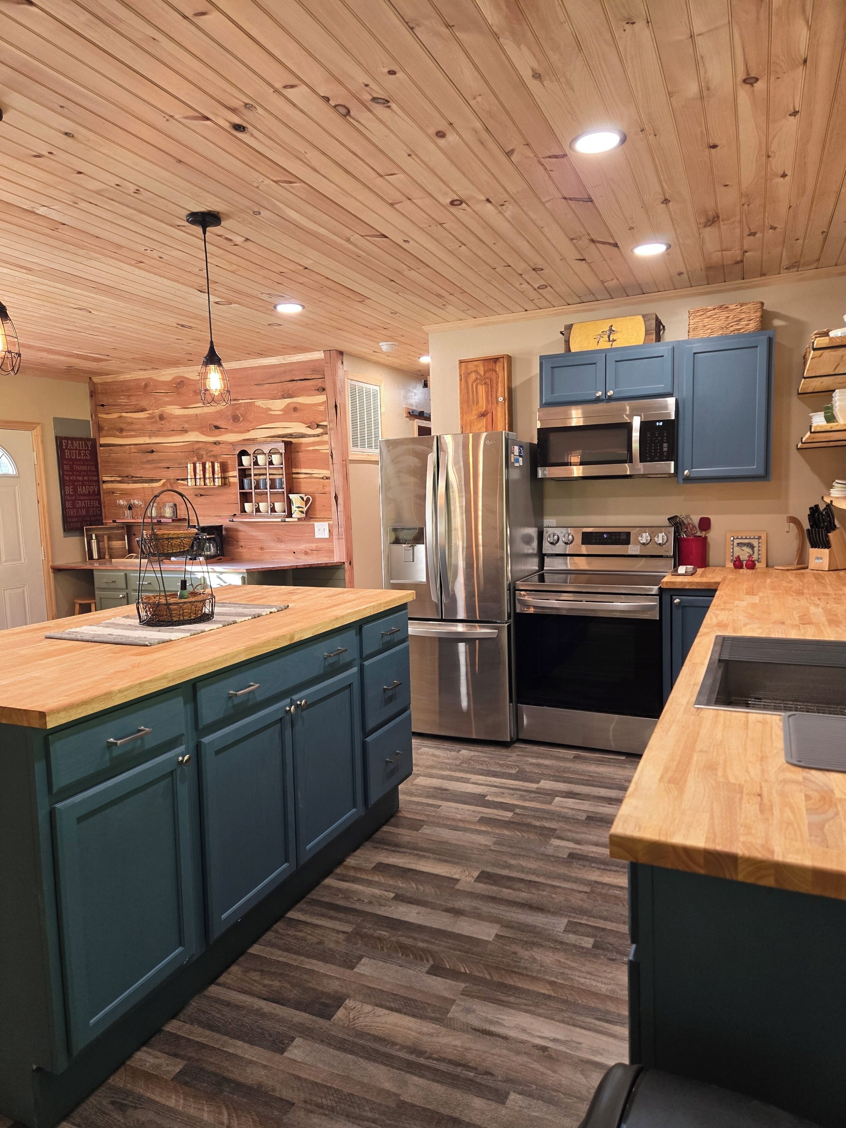 ثلاجة، ميكروويف، فرن، موقد طهي مسطح