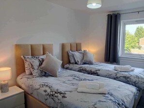 3 chambres, fer et planche Ă repasser, Wi-Fi, draps fournis