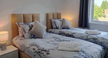 Monmouth House Aylesbury Premier Quality Accommodation Sleeps Up to 6 Guests