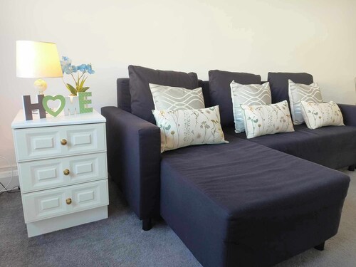 Monmouth House Aylesbury Premier Quality Accommodation Sleeps Up to 6 Guests