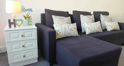 Monmouth House Aylesbury Premier Quality Accommodation Sleeps Up to 6 Guests