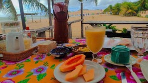 包含每日自助早餐