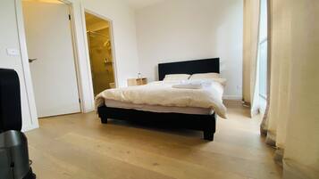 3 chambres, fer et planche à repasser, Wi-Fi, draps fournis