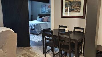 2 bedrooms, WiFi (free), bed sheets
