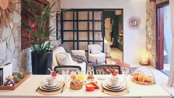Deluxe Apartment | 2 bedrooms, in-room safe, blackout drapes, iron/ironing board