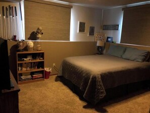 4 bedrooms, iron/ironing board, WiFi, bed sheets - Comfortable home in Rapid City for 2024 Rallly.  (Rapid City)