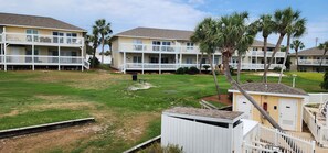 Exterior - 2/2, Sleeps 6, 9 hole golf course on site, pool out your front door, 8 min.beach (Destin)