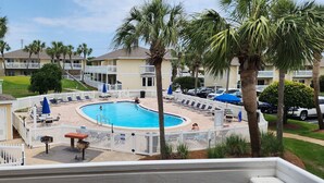 A pool area with a circular pool, white fences, and lounge chairs. - 2/2, Sleeps 6, 9 hole golf course on site, pool out your front door, 8 min.beach (Destin)