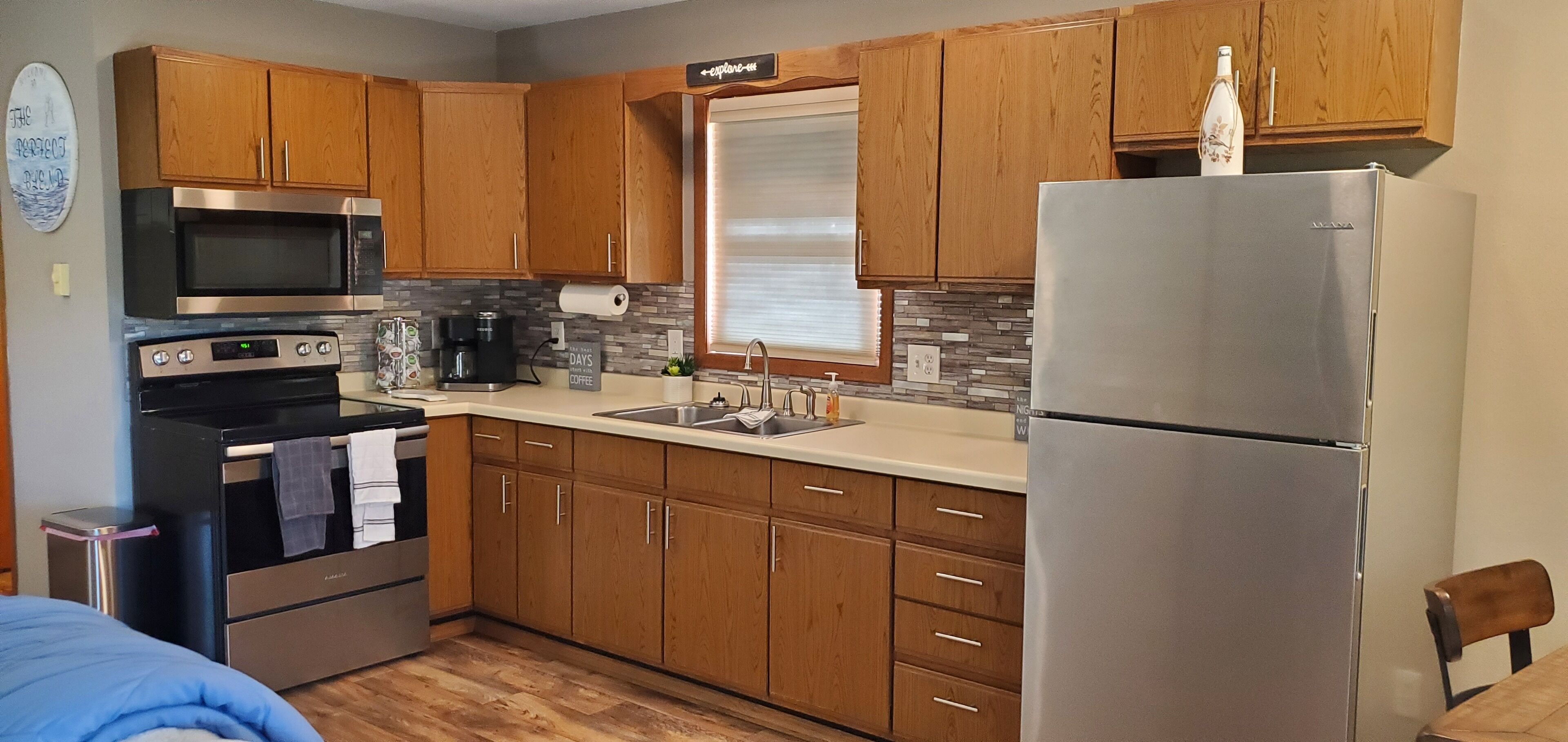 Refrigerador, microondas, horno y parrilla de estufa 