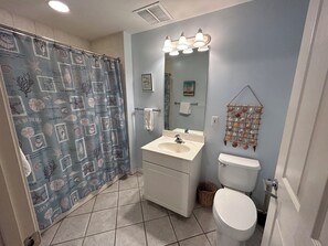 Dusche, Haartrockner, Handtücher, Seife