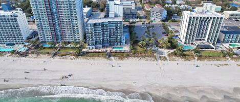Am Strand, Liegestühle, Strandtücher