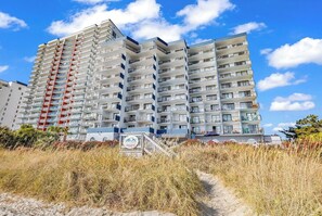Exterior - Top Floor Beachfront Retreat, Ocean View, Pools, Hot Tub, Restaurant & Bar (Myrtle Beach)