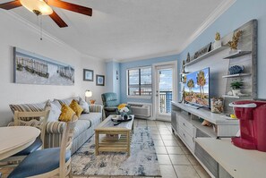 Smart TV - Top Floor Beachfront Retreat, Ocean View, Pools, Hot Tub, Restaurant & Bar (Myrtle Beach)