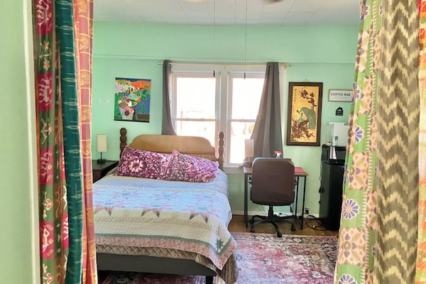 1 bedroom, desk, iron/ironing board, WiFi