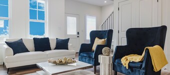 Brown's Family Home ,4 Bedrooms-3Bathrooms ,10 mins to YEG Airport