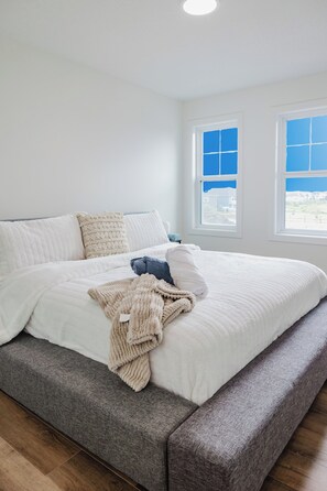 3 bedrooms, iron/ironing board, WiFi, bed sheets