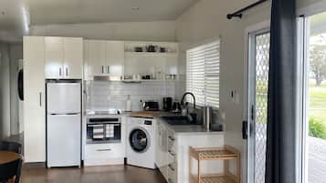 Geladeira, micro-ondas, fogão, cooktop