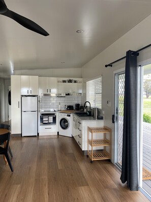 冰箱、微波炉、烤箱、炉灶