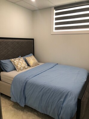 2 soverom, skrivebord, strykejern/-brett og wi-fi (inkludert)