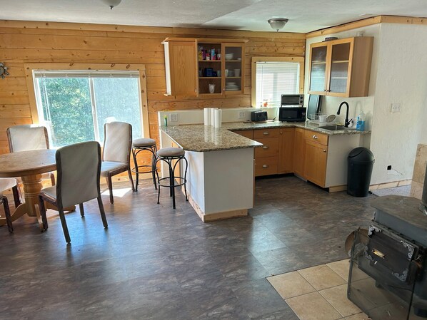 Microwave, coffee/tea maker, electric kettle, toaster